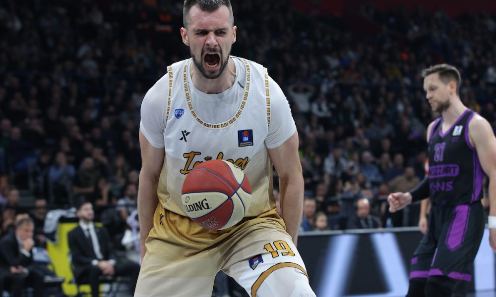 VOJVODINA NAPADA PLASMAN U ELITU Zoran Nikolić stigao u Novi Sad (FOTO)