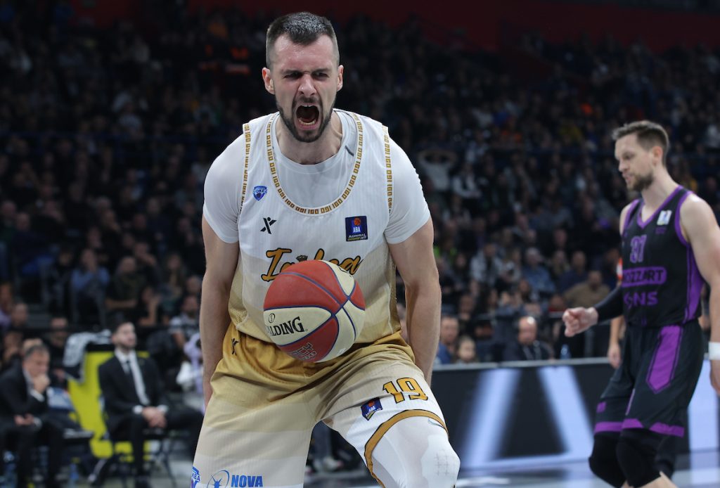 VOJVODINA NAPADA PLASMAN U ELITU Zoran Nikolić stigao u Novi Sad (FOTO)