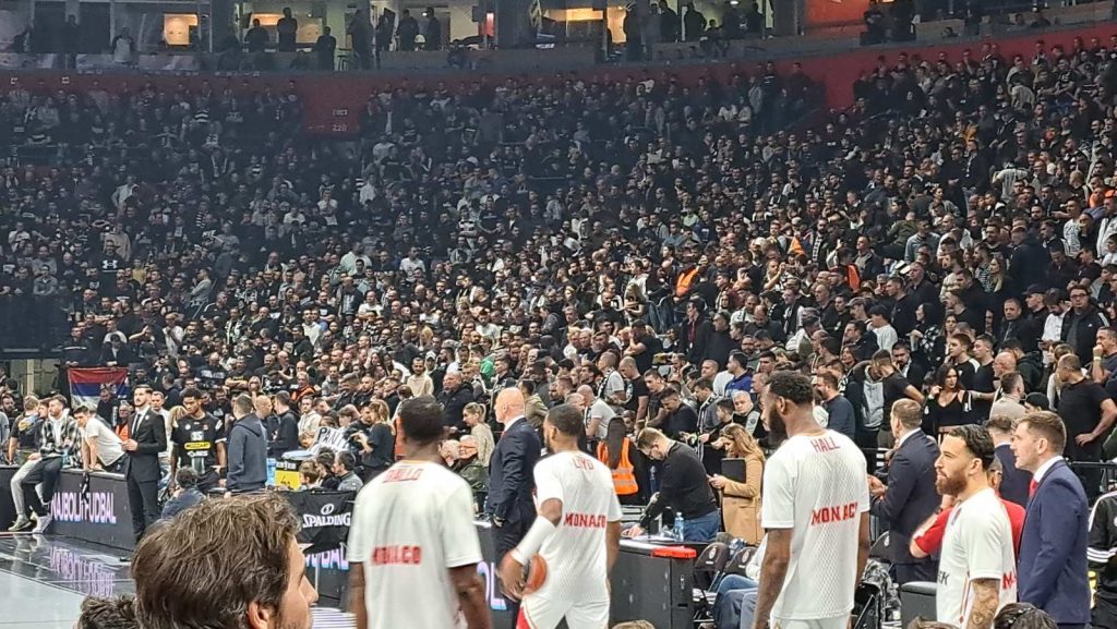 OBRADOVIĆ PROTIV OBRADOVIĆA Pogledajte kako su „grobari“ dočekali nekadašnjeg asa Crvene zvezde (VIDEO)