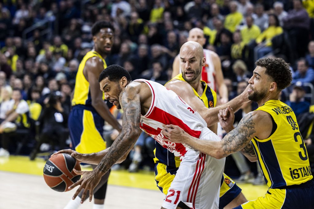 SJAJNA IGRA NAGRAĐENA POBEDOM Bolomboj vodio Zvezdu do prvog trijumfa nad Fenerom u Istanbulu (VIDEO)