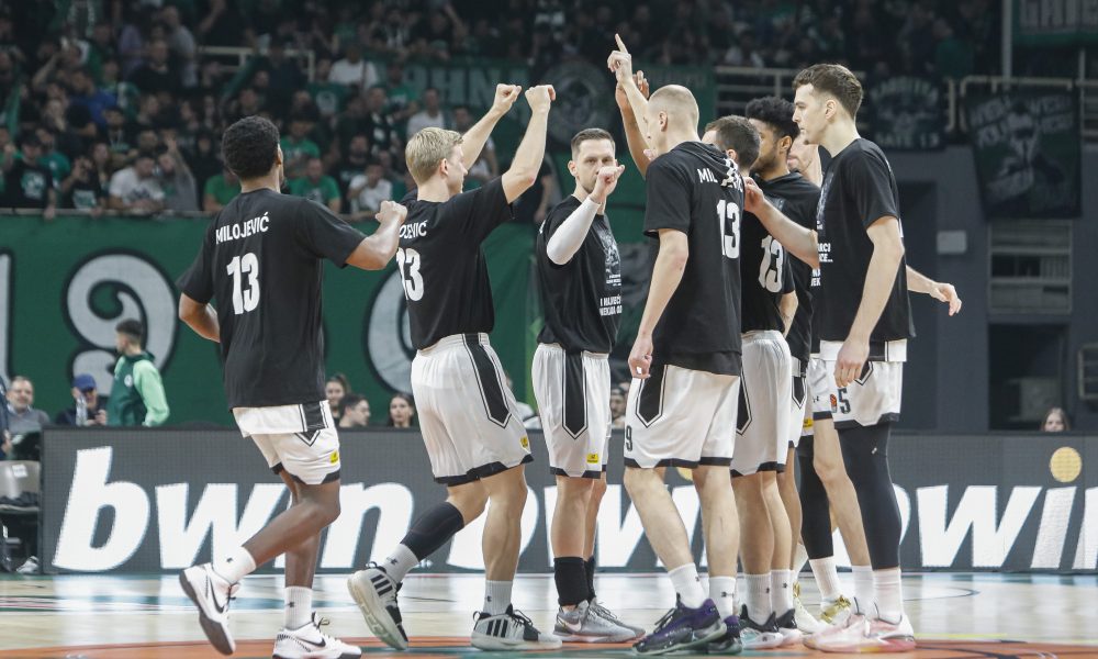 „J*** VAS HRVATSKA“ Žestoka prozivka za Partizan od navijača Panatinaikosa! Istaknut veoma uvredljiv transparent (FOTO)