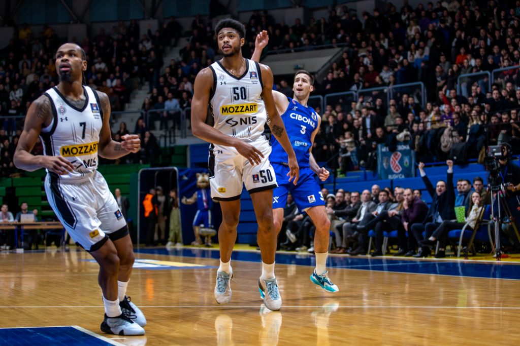 POLUVREME Partizan gubio dvocifrenom razlikom, pa došao do preokreta
