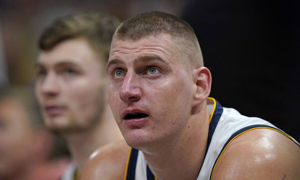 IMA LI IKO DA MU JOKIĆ NE SMETA? Karmelo Entoni potkačio Denver i srpskog košarkaša (VIDEO)