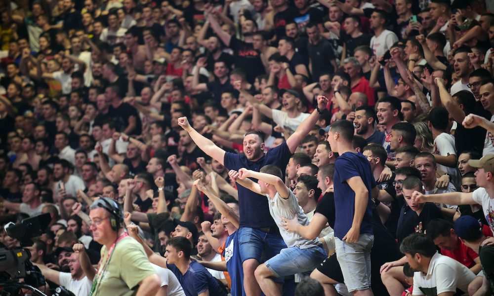 VATRENA UVERTIRA Košarkaš Partizana srednjim prstom odgovorio na uvrede „delija“! (FOTO)