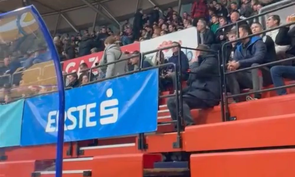 Pogledajte kako je Željko Obradović dočekan u Zagrebu! Ovako izgleda dvorana tokom utakmice Partizana (VIDEO)