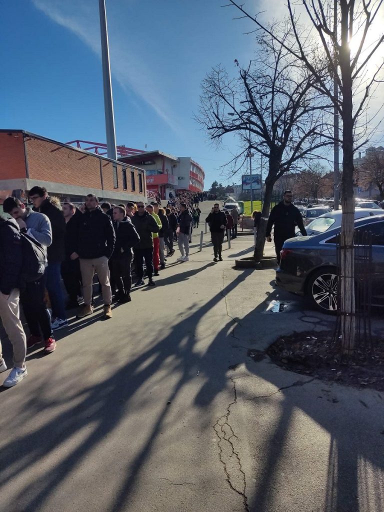 VERUJU Navala navijača Zvezde za karte za meč sa Partizanom! Nikad duži red! (FOTO+VIDEO)