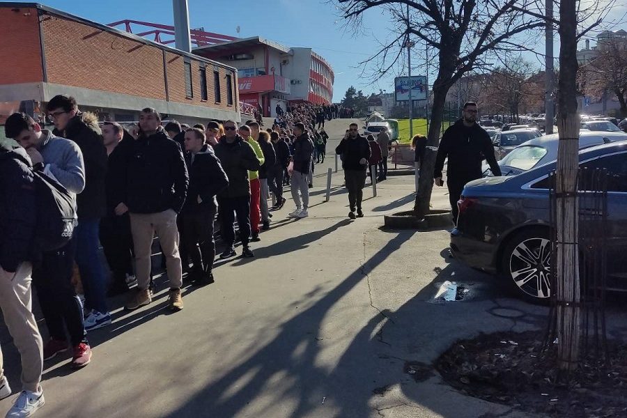 VERUJU Navala navijača Zvezde za karte za meč sa Partizanom! Nikad duži red! (FOTO+VIDEO)