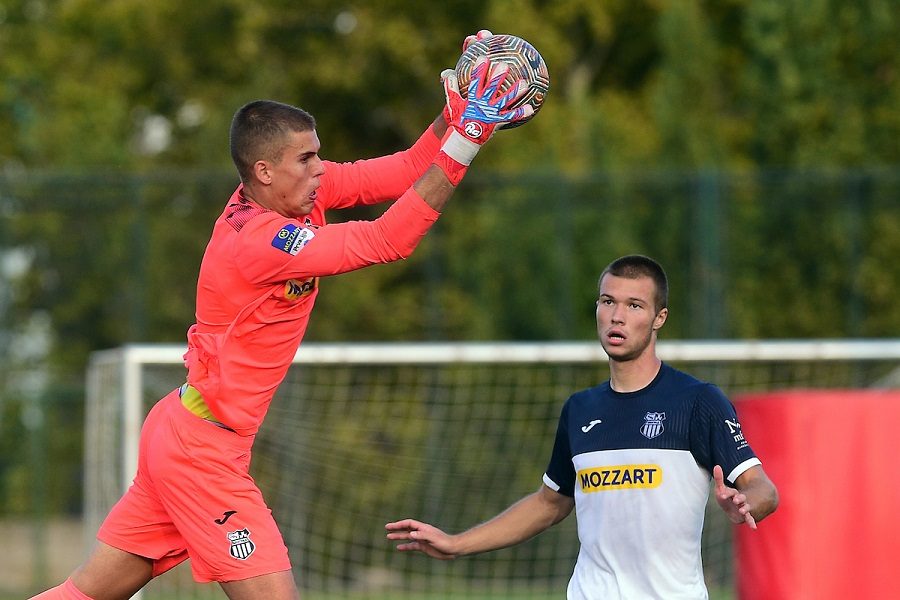 BEZ GOLOVA U NOVOM PAZARU Čudesni Popović spasio OFK Beograd i poslao „romantičare“ na čelo tabele