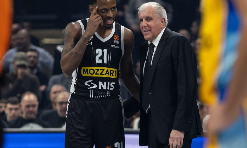 ŽELJKO OBRADOVIĆ POTVRDIO Košarkašu Partizana pozlilo u avionu, hitna pomoć ga čekala na aerodromu!