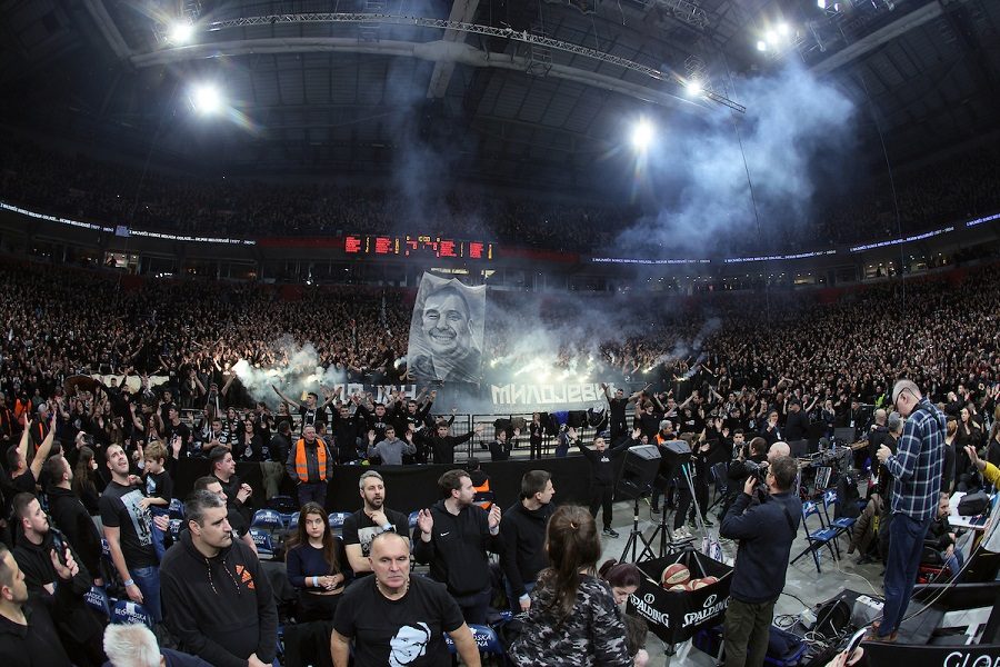 ARENA U SUZAMA Posle filma posvećenog Milojeviću usledio je aplauz, a onda je zagrmelo sa tribina (VIDEO)