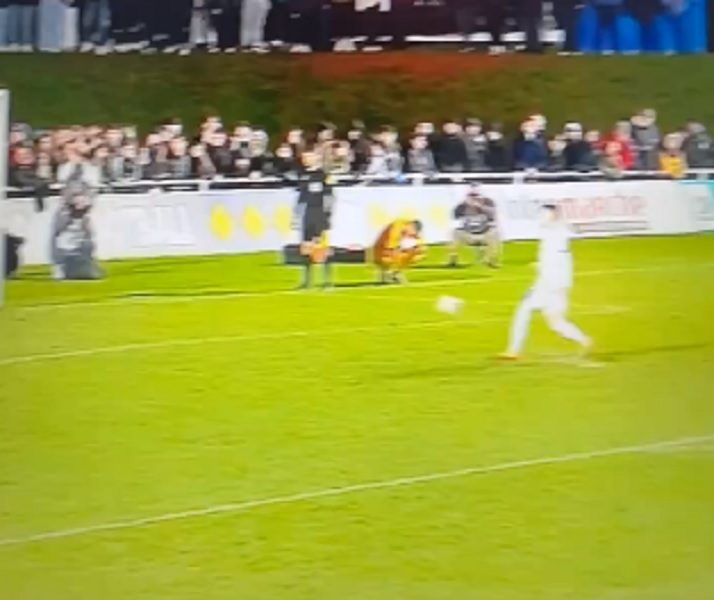 DA LI JE OVO NAJGORA „PANJENKA“ IKADA? Momak, nije to za svakoga… Hteo je da ispadne šmeker, a onda… Sličan detalj pamti i selektor „orlova“ (VIDEO)
