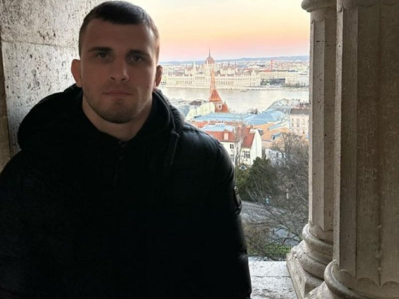 Rvač Komarov u četvrtfinalu