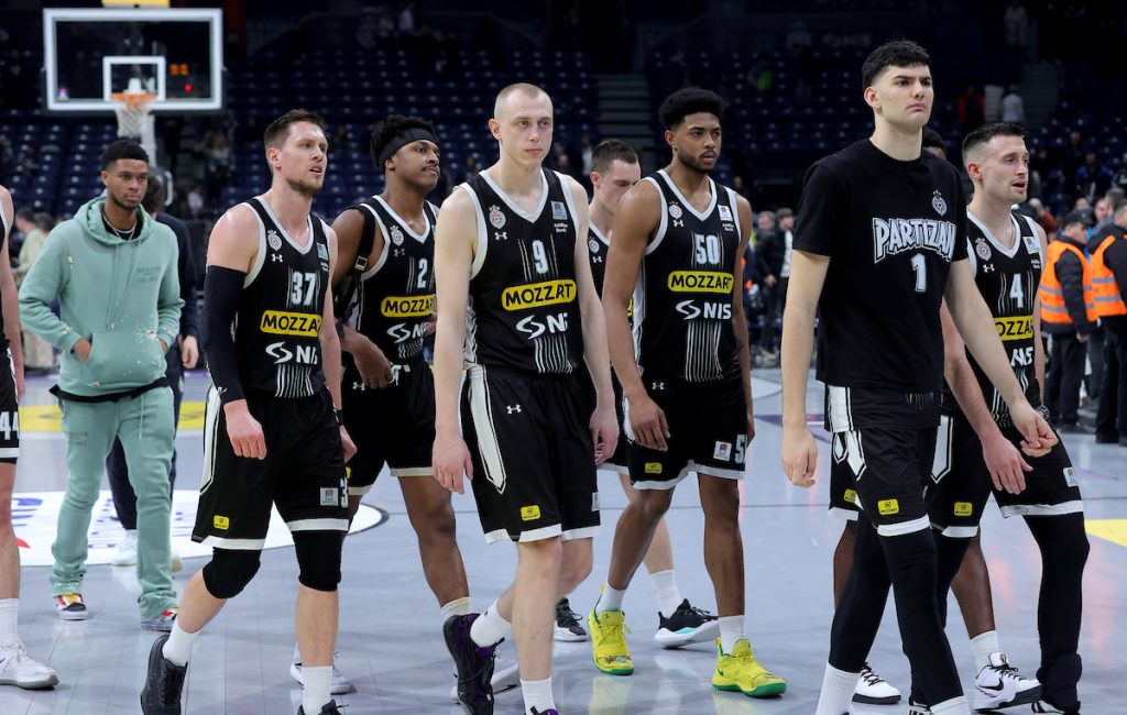 KAKAV ĆE DA BUDE RASPLET? Dvojica košarkaša Partizana pregovaraju sa Makabijem