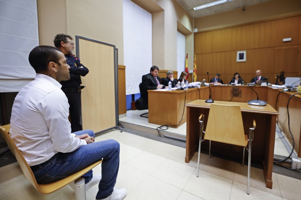 DANI ALVES IDE NA SLOBODU Mora da preda oba pasoša i da plati „milionče“