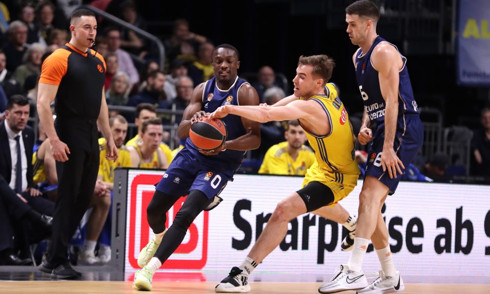 NIJE DOBRO ZA ZVEZDU I PARTIZAN Ubedljive pobede direktnih rivala za doigravanje