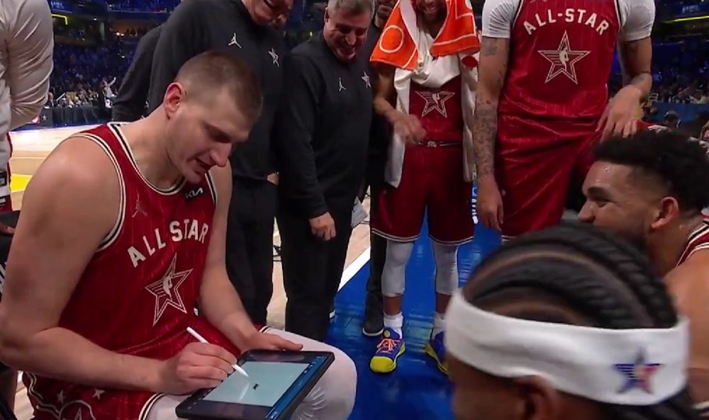 URNEBESNO Jokić u ulozi trenera: Dončiću, na klupu! (VIDEO)