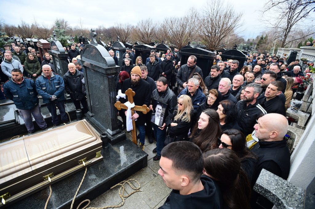 Sahranjen Dejan Milojević… Muk, jecaji, suze! Iz Amerike došao Stiv Ker (FOTO)