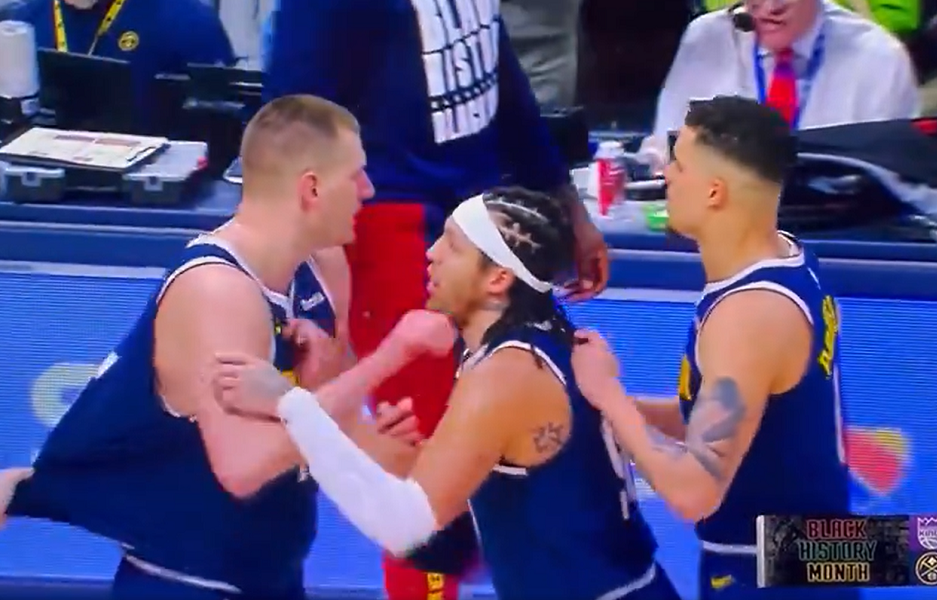 POBESNEO Jokić se zaleteo ka sudiji, saigrači ga vukli za dres… Sramota šta mu rade arbitri (VIDEO)