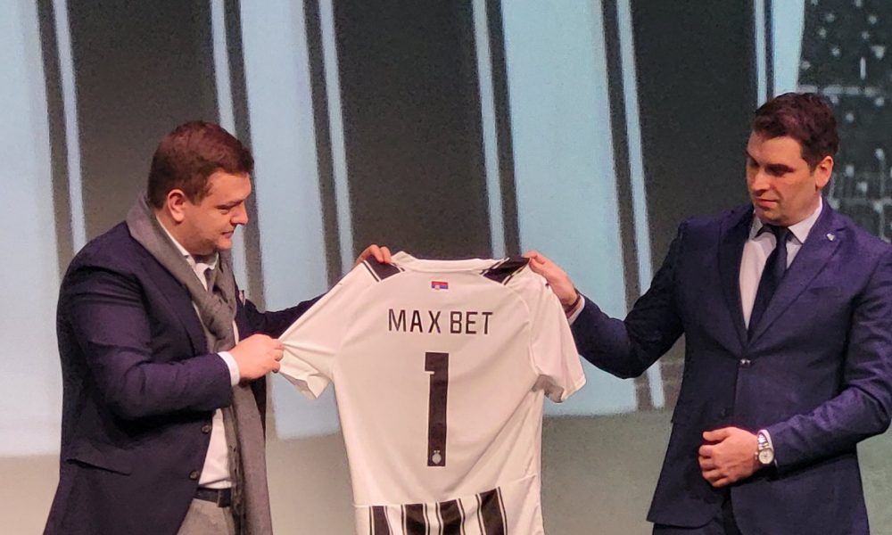 PRODATO! Prvi dres Partizana sa generalnim sponzorom MaxBetom otišao u ruke Bakmaza (FOTO+VIDEO)