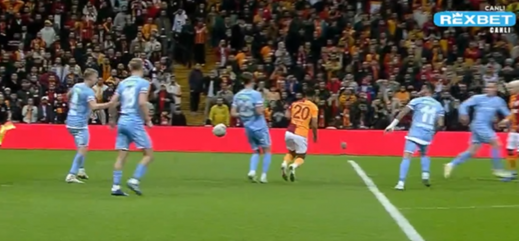 ZVEZDA I PARTIZAN BI ZA OVO DANIMA PISALI SAOPŠTENJA Skandalozan penal za Galatasaraj (VIDEO)
