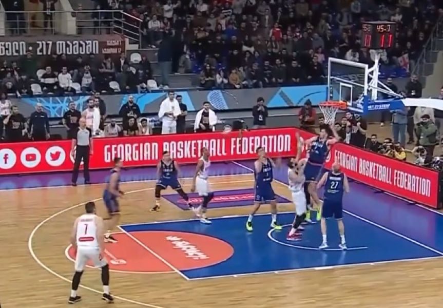 POLUVREME Srbija hita ka drugoj pobedi! Petrušev lupao blokade Džikićevim izabranicima (VIDEO)