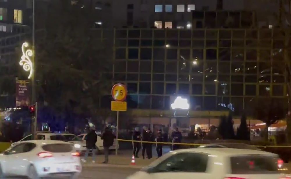 MASOVNA TUČA U SARAJEVU Sevali noževi između „hordi zla“ i „manijaka“!