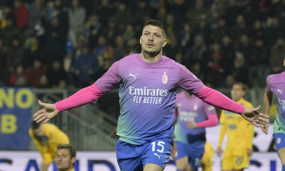 CENTARFOR NAPUŠTA MILAN Jović postaje prvi napadač „rosonera“?
