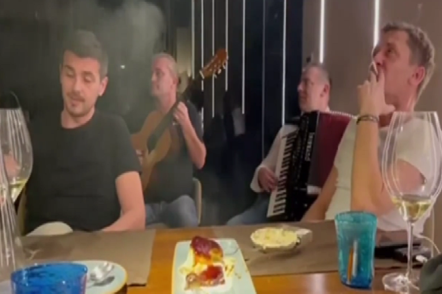 CRNO-BELI BOEMI Muzika, alhohol, cigarete… Kada je krenula Partizanova pesma, Sale Ilić nije mogao da zaustavi suze… (VIDEO)
