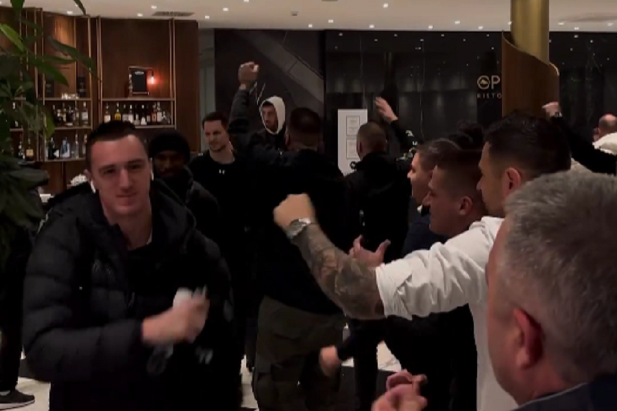 TRESE SE HOTEL Košarkaši Partizana krenuli na utakmicu, a onda su se pojavili „grobari“ (VIDEO)