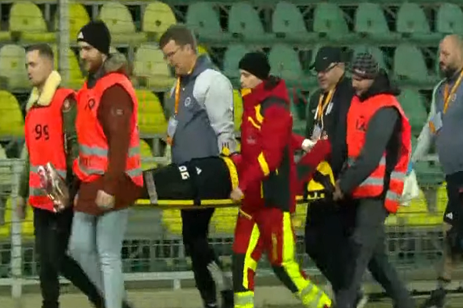 STRAŠNA SCENA Milan Borjan doživeo tešku povredu… Na nosilima iznet sa terena (VIDEO)