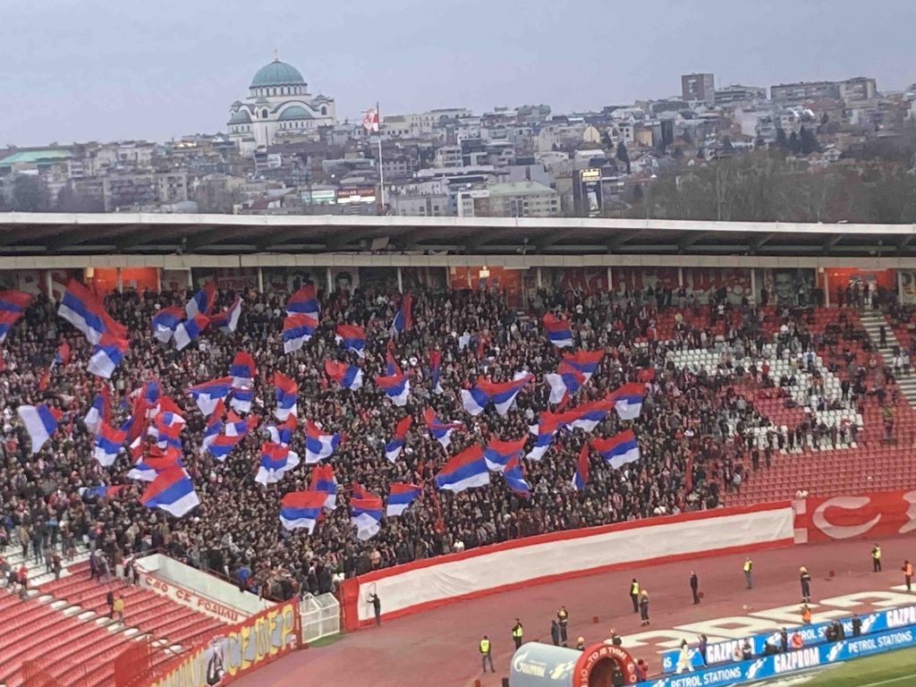 „U BOJ KRENITE JUNACI SVI!“ Zvezdin sever spremno dočekao prolećnu premijeru protiv Voždovca (VIDEO)