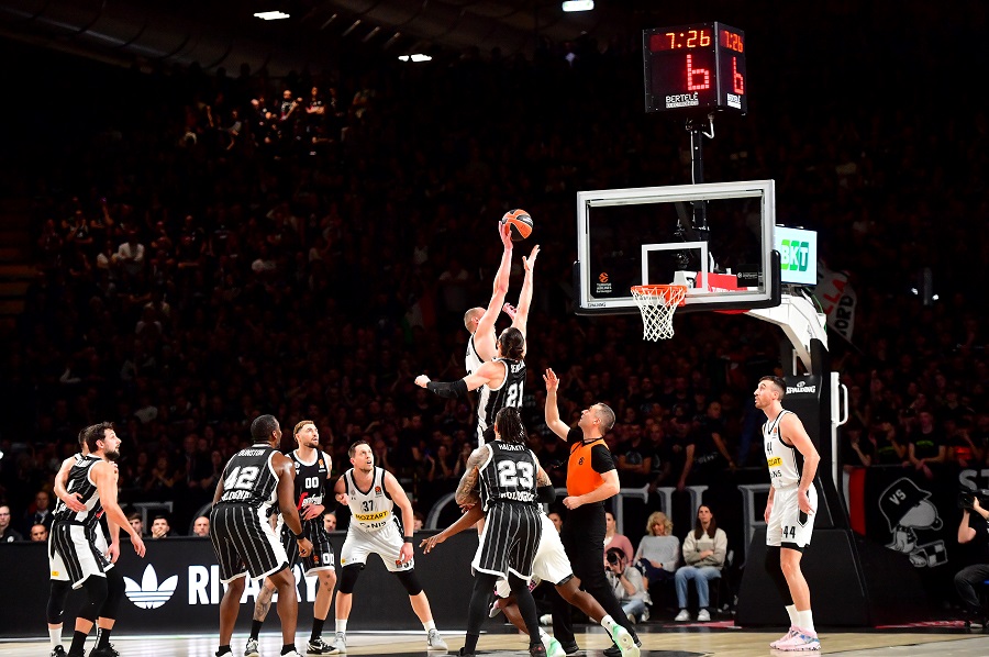 VELIKA BORBA U BOLONJI Partizan na pauzu otišao sa minus četiri, ali pokazao da ovo može da bude crno-bele veče