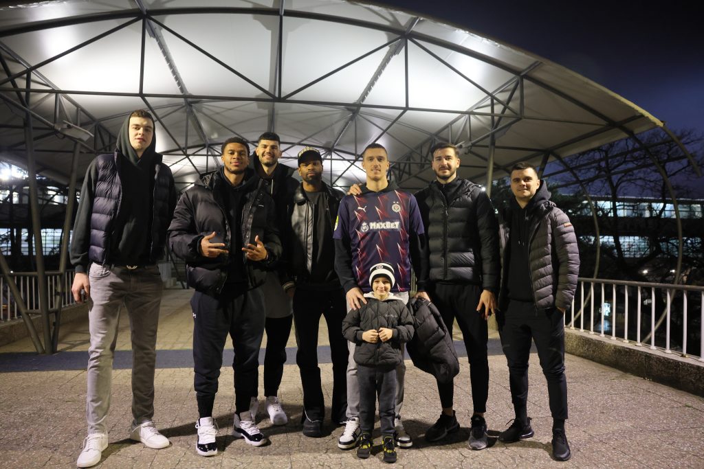 KOŠARKAŠI PARTIZANA NA STADIONU U HUMSKOJ Fudbaleri crno-belih imaju ozbiljnu podršku sa tribina (FOTO)