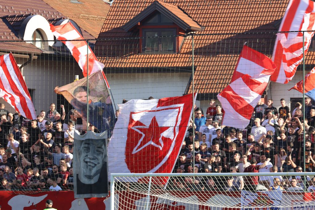 MOBILIZACIJA PRED ODLUČUJUĆE BITKE Jasna poruka „delija“ na ogradi stadiona u Ivanjici (FOTO)