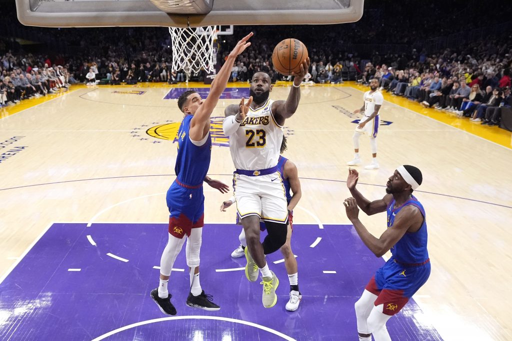 LEGENDA KOJA HODA Džejms prvi stigao do 40.000 poena u NBA! Pogledajte na koji način (VIDEO)