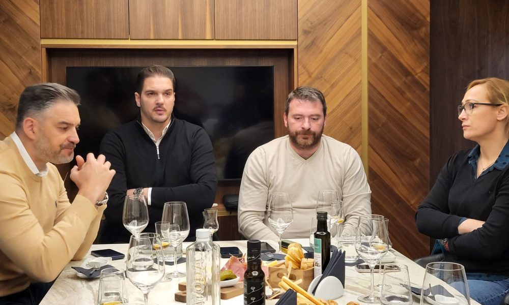 OSVAJAČI MEDALJA OSNOVALI SRPSKI RUKOMETNI SAVET Manojlović: Želimo da naše znanje besplatno stavimo našem sportu na korišćenje! Na leto – veliki događaj (VIDEO)