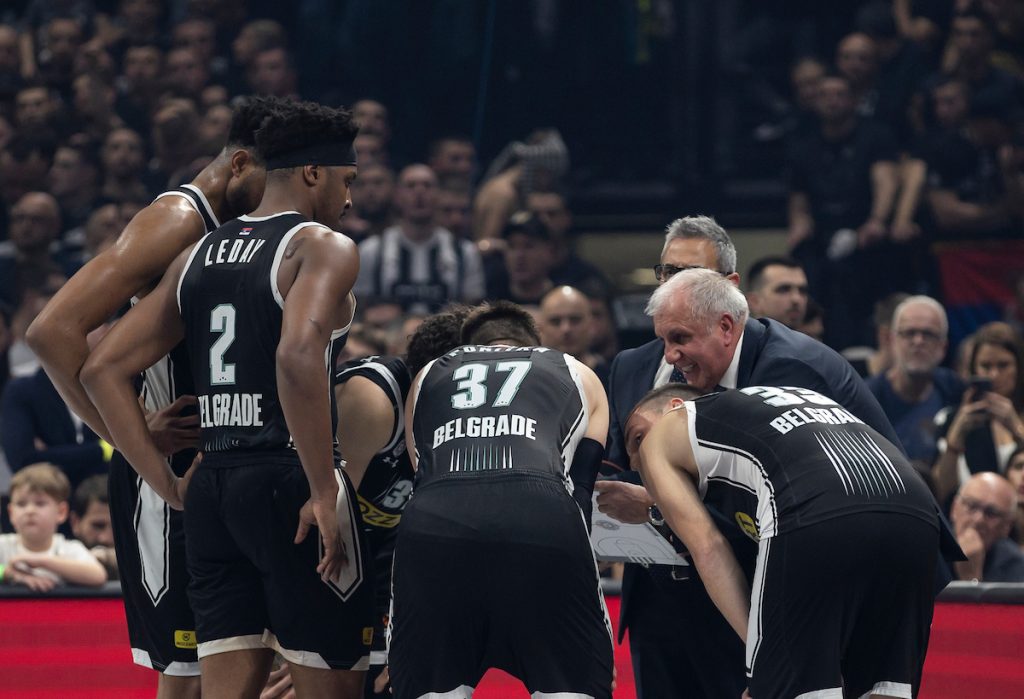 KOŠARKAŠI UZVRAĆAJU PODRŠKU Izabranici Željka Obradovića danas na tribinama protiv Železničara