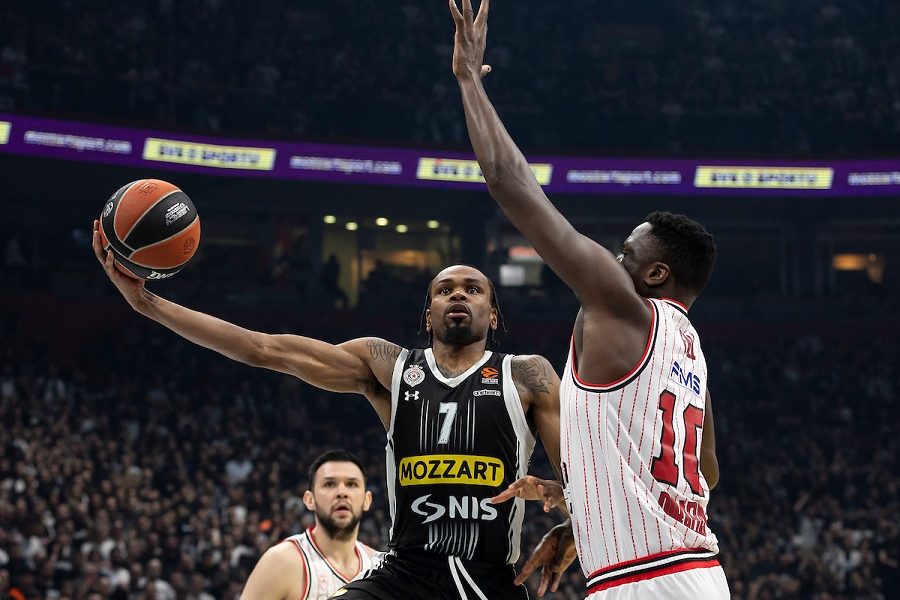 ŠOK U ARENI Olimpijakos srušio crno-bele… Partizan ispustio 13 poena prednosti u poslednjoj četvrtini…