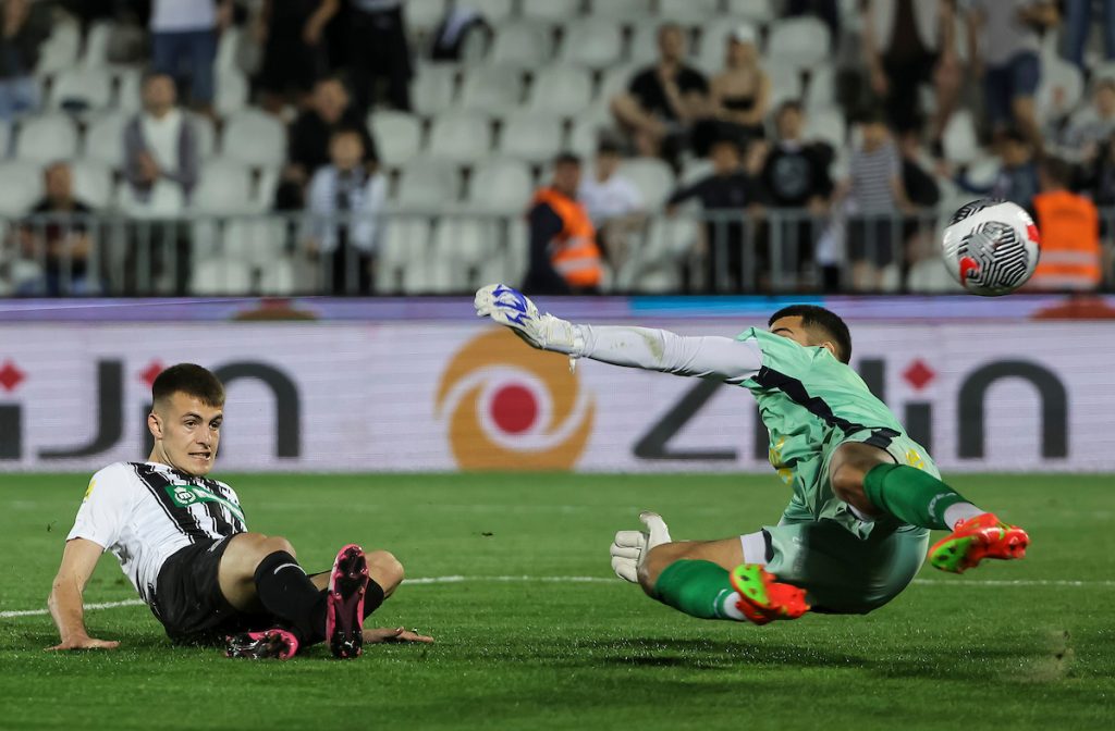 REAKCIJA DULJAJA JE SVE REKLA Partizan vodi protiv Spartaka, strelac je novopečeni reprezentativac Srbije (VIDEO)