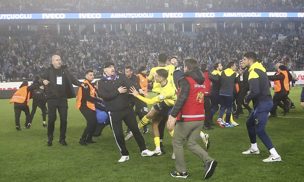 Prebio huligane, oduševio navijače, pa dobio grafit u Istanbulu! Fenerbahče sprema radikalan potez?