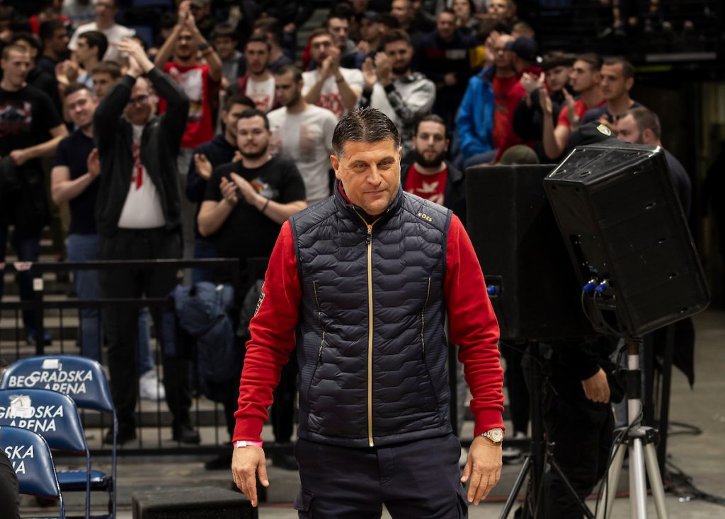 MILOJEVIĆ DOŠAO DA PODRŽI KOŠARKAŠE Publika ovacijama pozdravila trenera fudbalera Crvene zvezde (VIDEO)