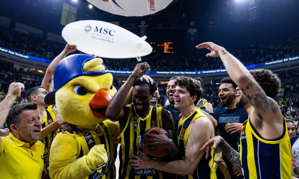 ISTORIJA U ISTANBULU Fenerbahče demolirao Albu, Amerikanac dao skoro polovinu poena!