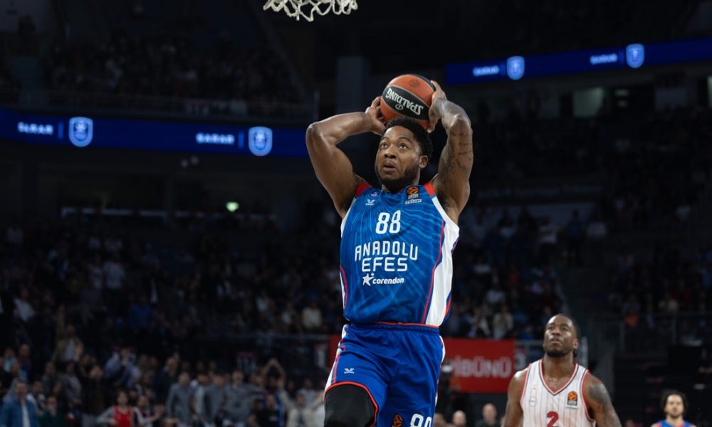 EVROLIGA Efes uhvatio poslednji voz, ne predaje se ni Žalgiris