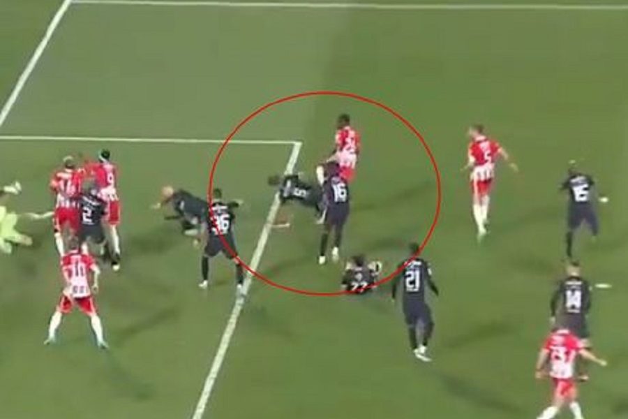 OGLASILI SE I CRVENO-BELI: Kako ovo sudija i VAR nisu videli… Ne smeju da dosude čist penal za Zvezdu (VIDEO)