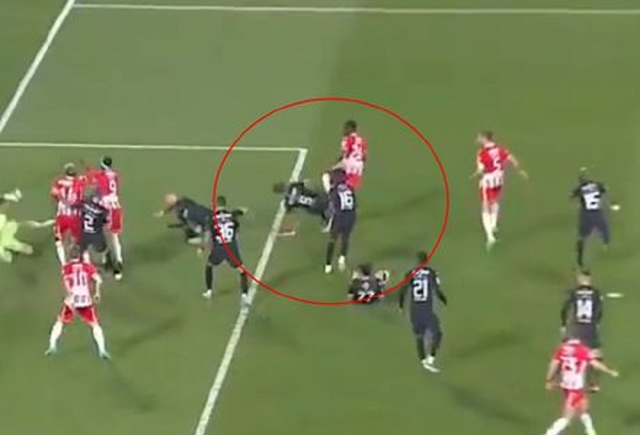 OGLASILI SE I CRVENO-BELI: Kako ovo sudija i VAR nisu videli… Ne smeju da dosude čist penal za Zvezdu (VIDEO)