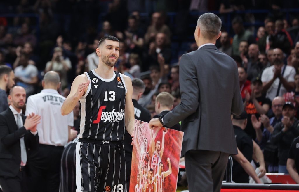 EMOTIVAN DOČEK Zvezda nije zaboravila Dobrića! (FOTO)