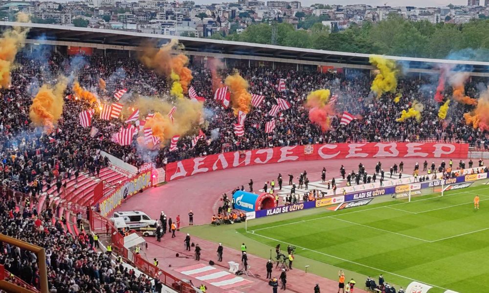 „STADION PUN U DIMU SVE“ Dim ponovo „guta“ Marakanu, „delije“ dimovima otvorile drugo poluvreme (VIDEO)