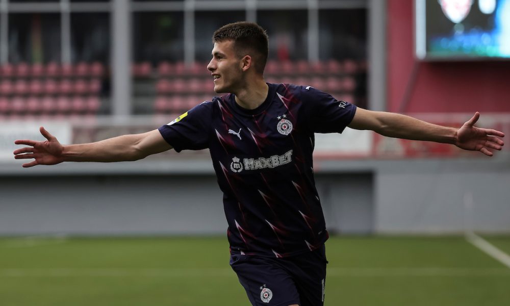 BAŽDAR PREKINUO USPAVANKU NA KROVU Njegovim prelepim golom Partizan vodi na poluvremenu! (VIDEO)