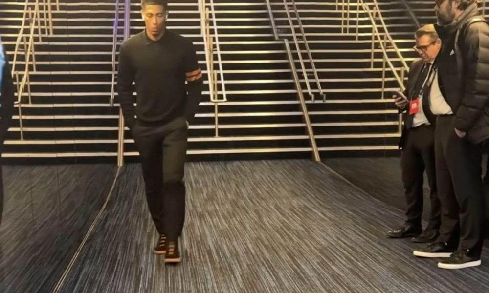 „RESPECT“! Potez Belingema pri ulasku na Etihad zapalio je društvene mreže! Oduševiće i navijače Mančester sitija (VIDEO)