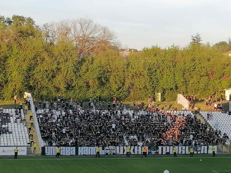 PODRŠKA „Grobari“ ispunjavaju stadion na Banovom brdu, a imaju i jasnu poruku